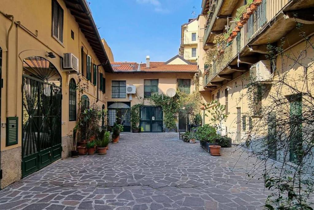 Alzaia Apartment *